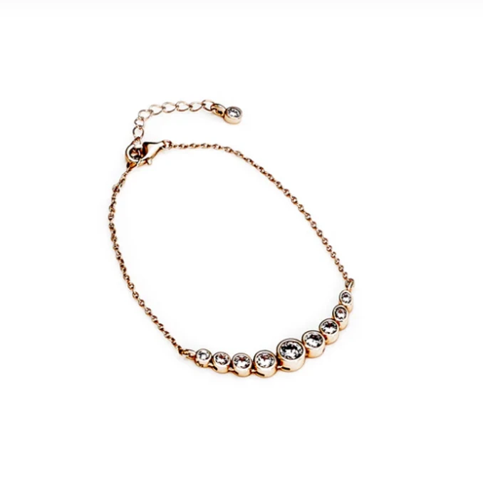 Avi Jewels CAMELIA armbånd i forgyldt sølv med en bue af klare zirkonia sten i faldende størrelser